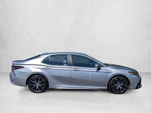 Used 2024 Toyota Camry SE FWD image 4