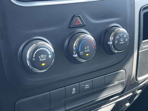 Used 2019 RAM 1500 Classic SLT image 30