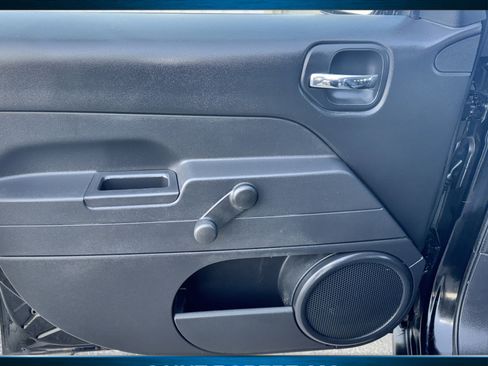 Used 2016 Jeep Patriot Sport image 24