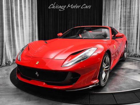 Used 2021 Ferrari 812 GTS image 2