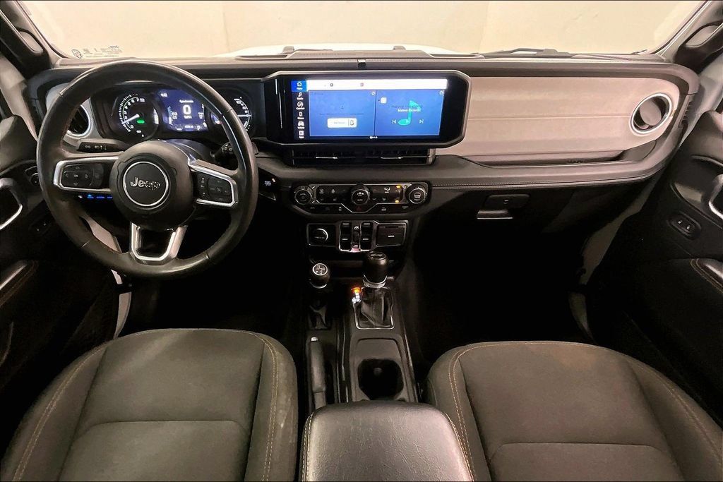 Used 2024 Jeep Wrangler Unlimited Sahara AWD/4WD image 14