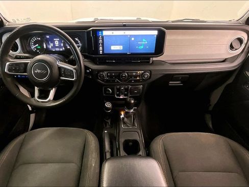 Used 2024 Jeep Wrangler Unlimited Sahara AWD/4WD image 14