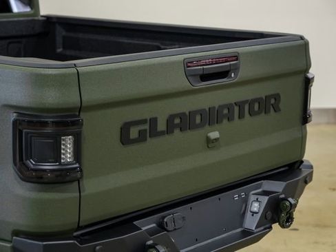 Used 2025 Jeep Gladiator Sport image 44