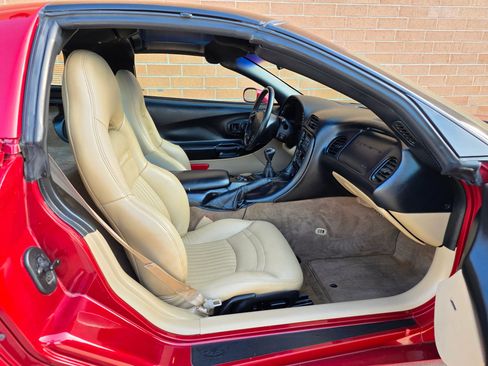 Used 1999 Chevrolet Corvette Coupe w/ Memory Pkg RWD image 21