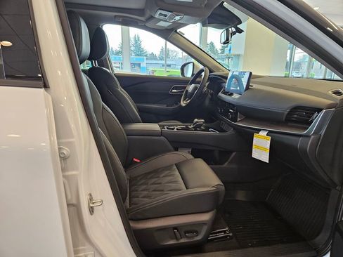 New 2026 Nissan Rogue Platinum image 24