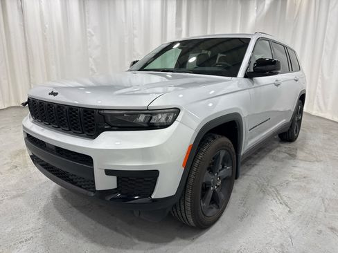 Used 2025 Jeep Grand Cherokee L Laredo AWD/4WD image 1