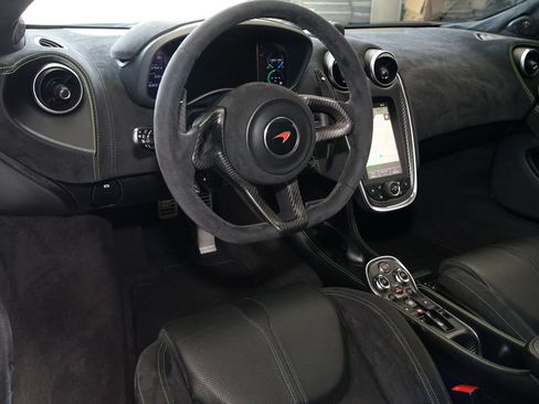Used 2017 McLaren 570S RWD image 12