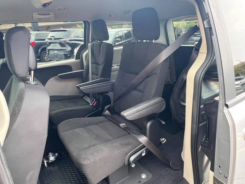 Used 2018 Dodge Grand Caravan SE w/ UConnect Hands-Free Group FWD image 34