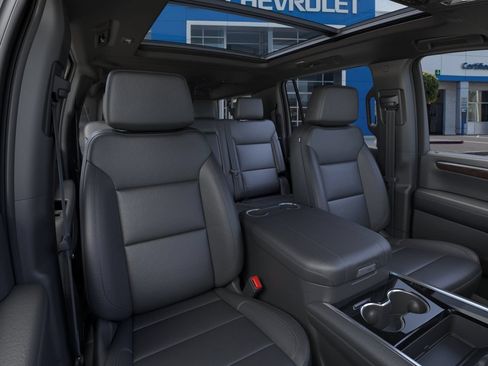 New 2026 Chevrolet Suburban LT w/ Sun And Tow Package AWD/4WD image 17
