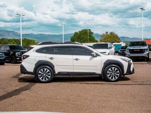 Used 2023 Subaru Outback Touring XT AWD/4WD image 8