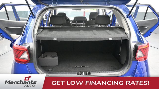 Used 2023 Hyundai Venue SEL FWD image 17