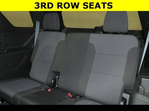 Used 2023 Chevrolet Traverse LT image 9