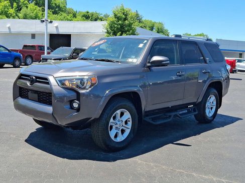 Used 2022 Toyota 4Runner SR5 Premium w/ Moonroof Package AWD/4WD image 3
