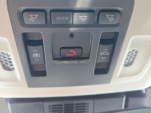 Used 2025 Toyota Camry XLE w/ Premium Plus Package FWD image 33