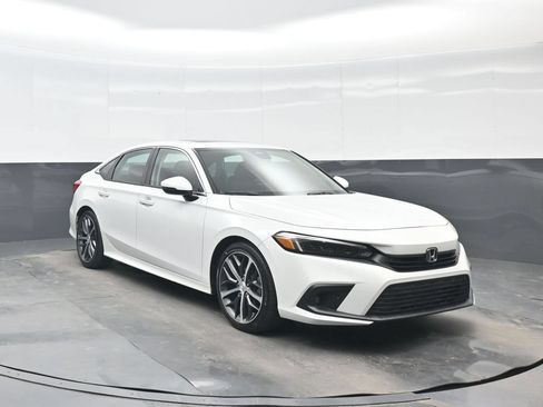 Used 2022 Honda Civic Touring image 9