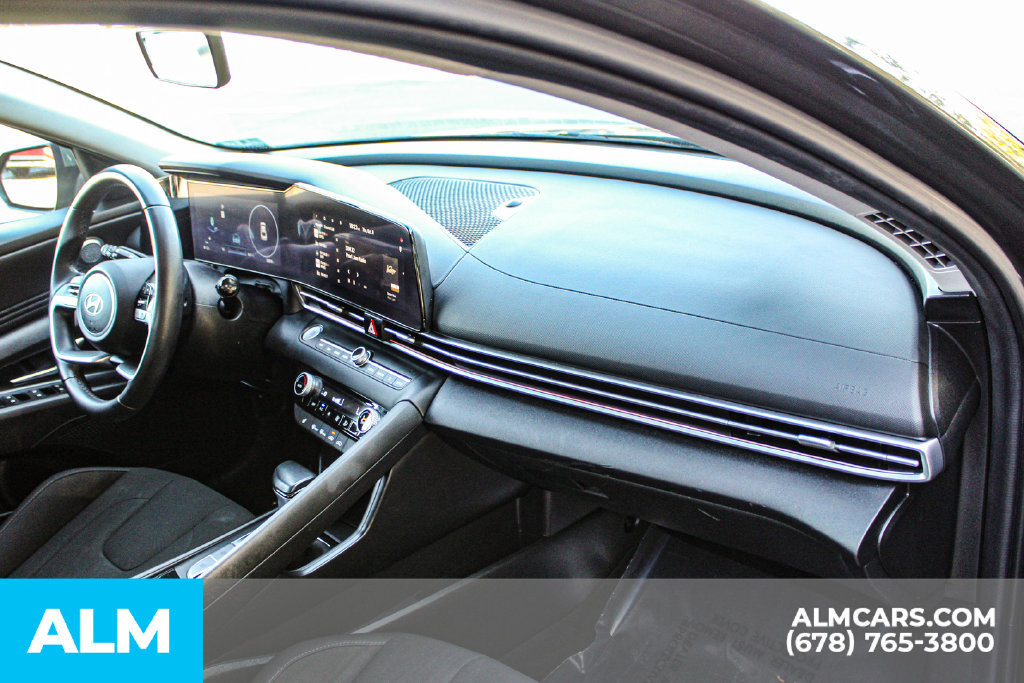 Used 2025 Hyundai Elantra SEL FWD image 22