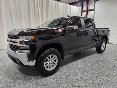 Used 2021 Chevrolet Silverado 1500 LT AWD/4WD image 2