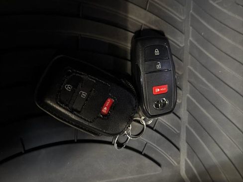 Used 2024 Toyota Prius Prime image 18