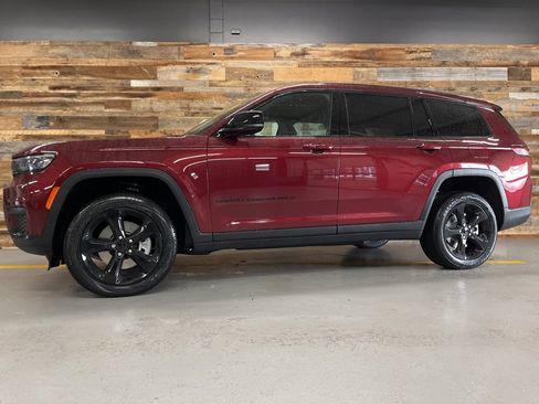 New 2025 Jeep Grand Cherokee L Altitude image 18