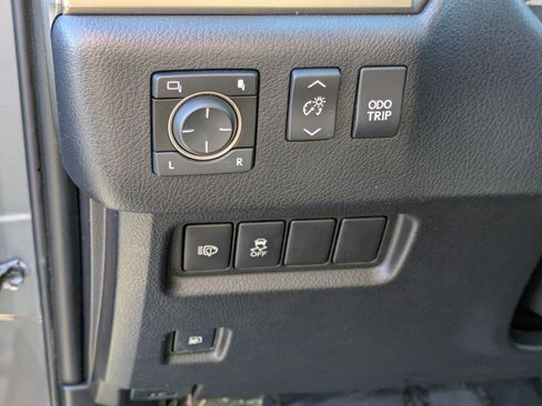 Used 2016 Lexus GX 460 image 16