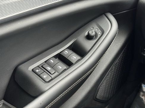 Used 2023 Jeep Grand Cherokee Laredo image 33