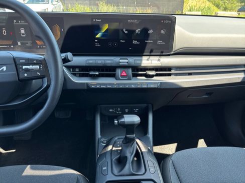 Used 2025 Kia K4 FWD image 17