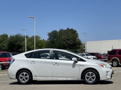 Used 2014 Toyota Prius Two FWD image 3