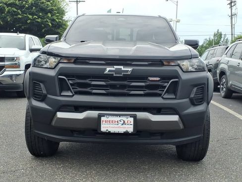 Used 2023 Chevrolet Colorado Trail Boss w/ Technology Package AWD/4WD image 2