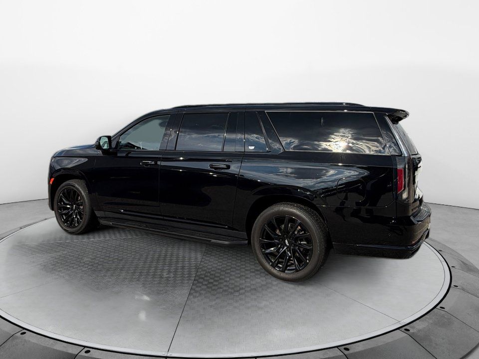 Used 2022 Cadillac Escalade ESV Sport Platinum w/ LPO, ONYX Package AWD/4WD image 4