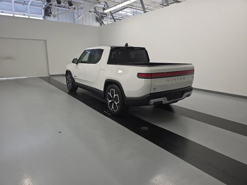 Used 2022 Rivian R1T Adventure image 3