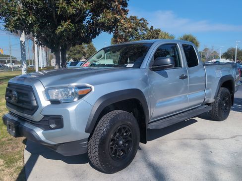 Certified 2022 Toyota Tacoma SR image 5
