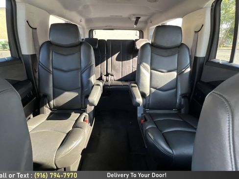 Used 2017 Cadillac Escalade ESV Premium Luxury AWD/4WD image 25