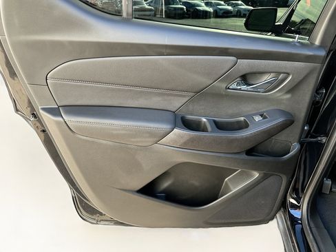 Used 2023 Chevrolet Traverse LT image 25