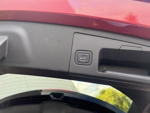 Used 2019 Cadillac XT4 Premium Luxury w/ Technology Package image 19