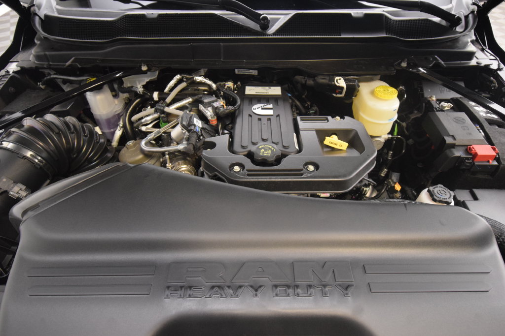 New 2026 RAM 3500 Big Horn AWD/4WD image 17