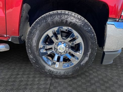 Used 2018 Chevrolet Silverado 1500 LT w/ All Star Edition image 33