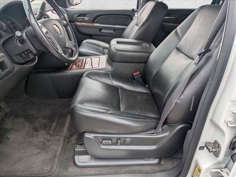 Used 2012 Chevrolet Avalanche LTZ RWD image 14