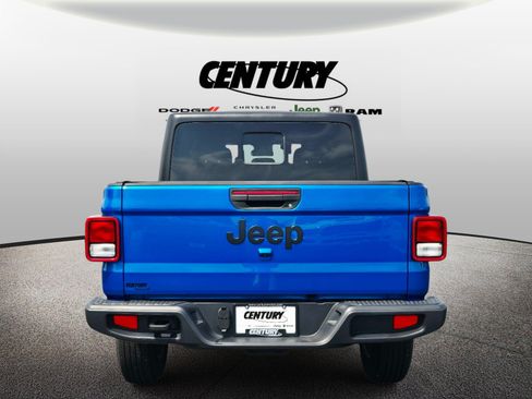Used 2025 Jeep Gladiator Sport AWD/4WD image 5