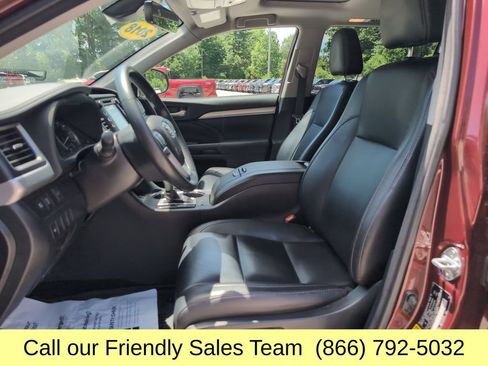 Used 2018 Toyota Highlander XLE AWD/4WD image 11