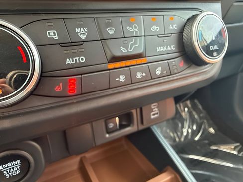 Used 2023 Ford Maverick Lariat w/ Lariat Luxury Package AWD/4WD image 13