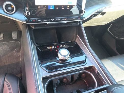 Used 2024 Jeep Wagoneer L Series II image 20