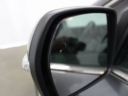 Used 2024 Ford Edge Titanium image 9