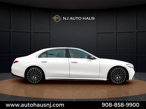 Used 2022 Mercedes-Benz S 500 4MATIC w/ AMG Line Package image 11