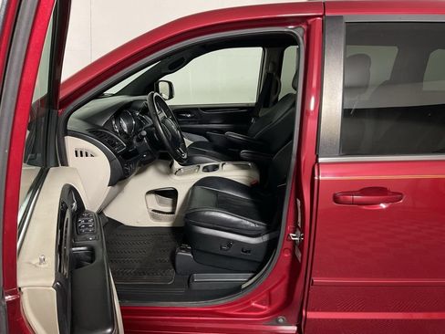 Used 2014 Dodge Grand Caravan SXT FWD image 20