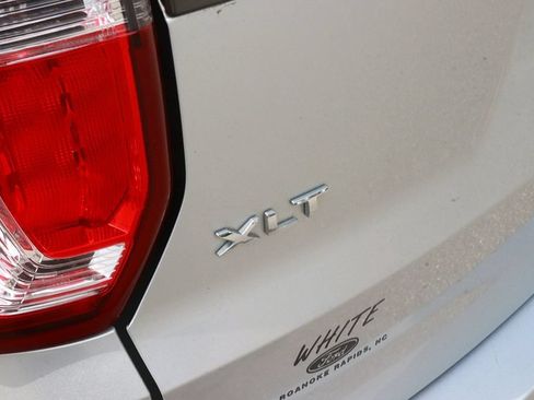 Used 2017 Ford Explorer XLT w/ Equipment Group 202A AWD/4WD image 10
