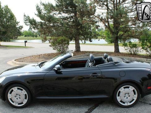 Used 2002 Lexus SC 430 Convertible image 2