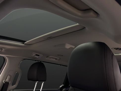 Used 2025 Kia Carnival SX Prestige FWD image 12