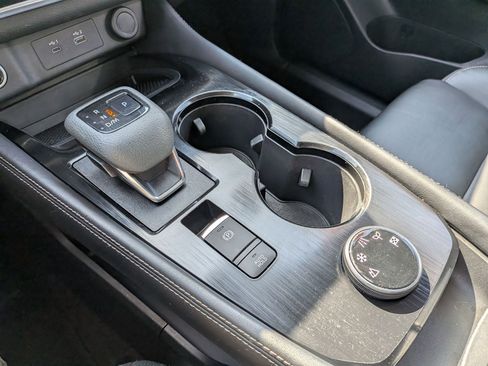 Used 2023 Nissan Rogue SL image 25