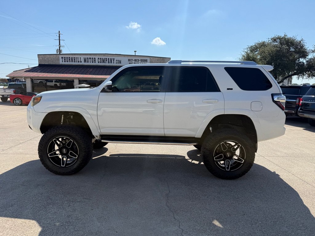 Used 2017 Toyota 4Runner SR5 AWD/4WD image 4