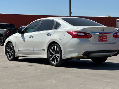 Used 2016 Nissan Altima 2.5 SR w/ LED Appearance Package image 7